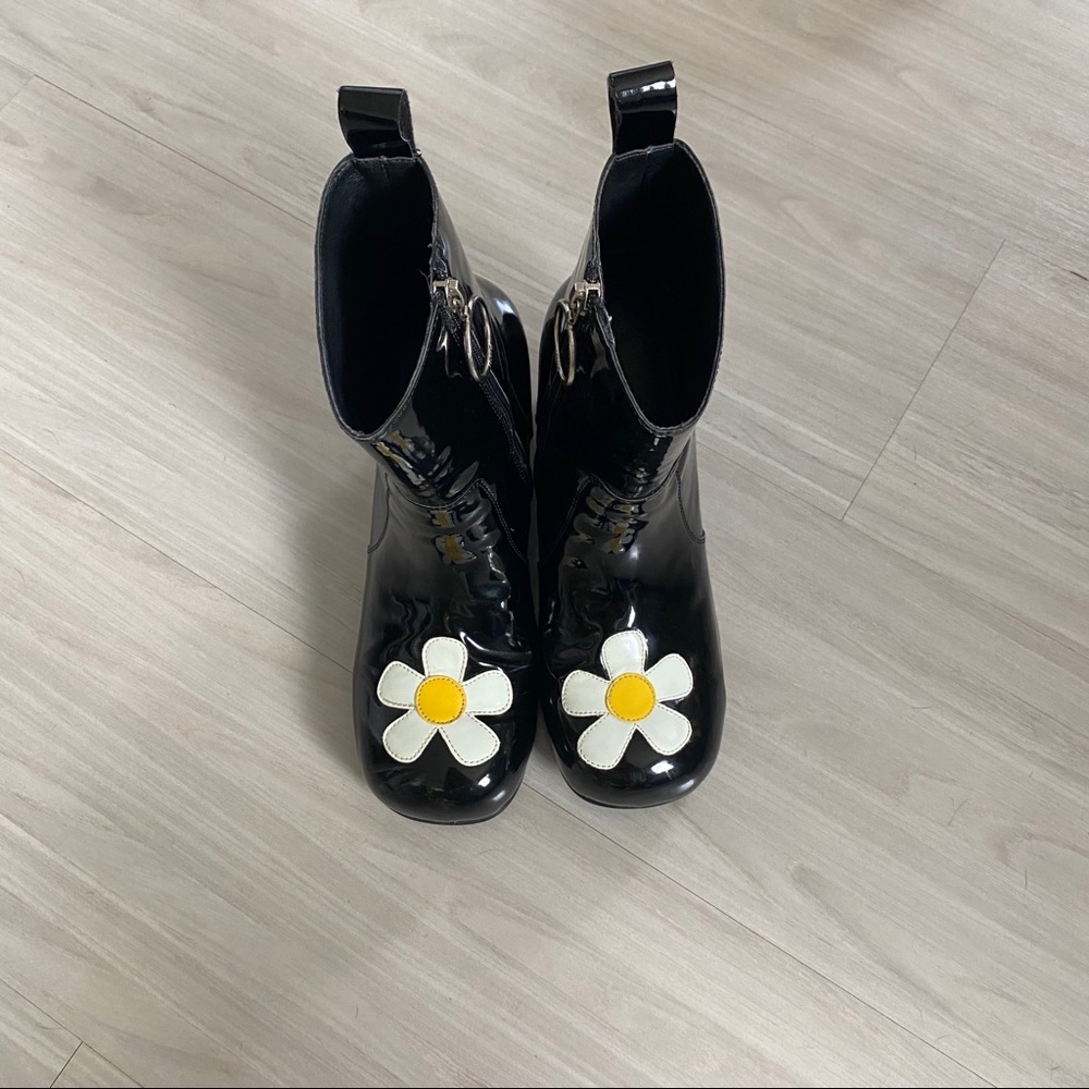 UNIF Moxie daisy boot
